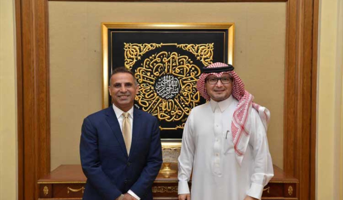 لقاء تعارفي بين سفير عمان وبخاري