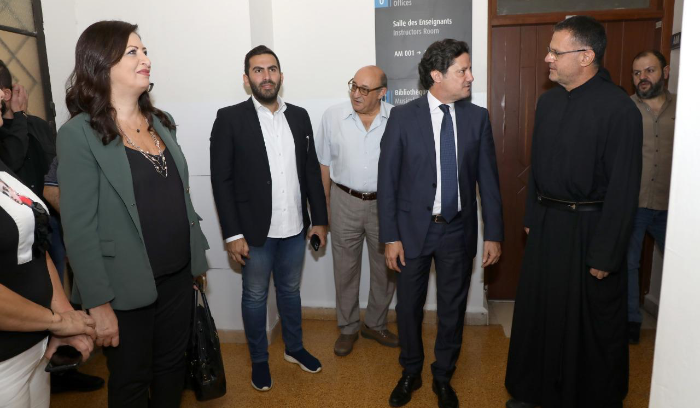 وزير الاعلام في جامعة الروح القدس