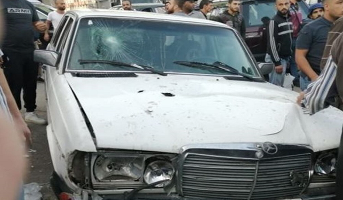 في المحمرة.. سيّارة تجتاح أحد الأكشاك!