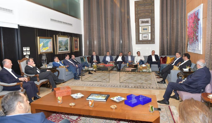 عشاء في دارة مخزومي جمع 14 نائبًا وتأكيد على التمسك باتفاق الطائف والحفاظ عليه واستكمال تطبيقه