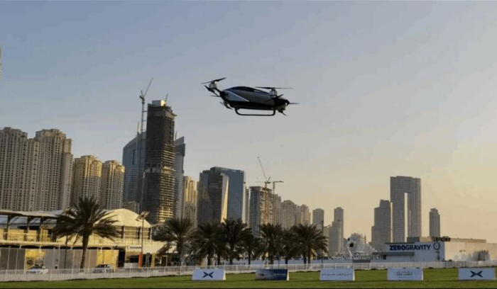 دبي تُطلق أول سيارة طائرة في العالم