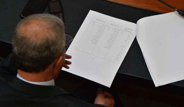 ساعات للمحاولة الحكومية عشية 