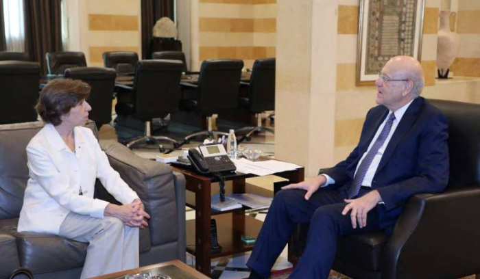 انهيارٌ قياسي لليرة أمام دولار الـ 40 ألفاً<br />
لبنان يَمْضي «على الجمر» إلى «نَفَق» فراغ تملؤه الكوابيس