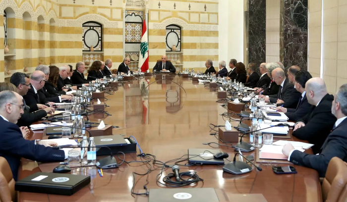 كتل نيابية غير ممثلة بالحكومة اللبنانية تدرس عدم منح الثقة<br />
ردود من «الوطني الحر» و«الاعتدال»... والحريري يزور الرؤساء الثلاثة