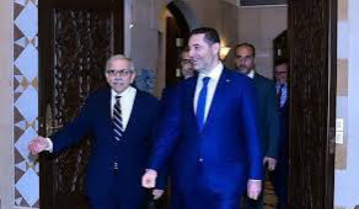 ضغط إسرائيلي جوّي لفرض تمديد مهلة الإنسحاب حتى 28 شباط<br />
رؤساء الحكومات في بعبدا والحريري لكلمة شاملة غداً.. ومراجعة البيان الوزاري اليوم