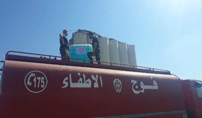 استكمال رشّ الدواء المضاد للفطريّات على الحبوب في المرفأ