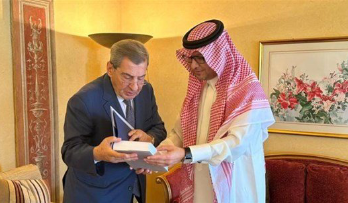 الفرزلي التقى بخاري: تعوّدنا على علاقات تاريخية بين لبنان والسعودية