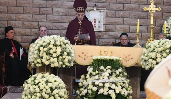 الراعي في جنازة  المطران الهاشم: ما أمرّ خروج نعشين من البيت الواحد في غضون أيام