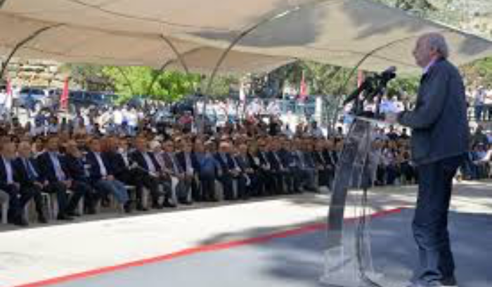 نال ما يحلو له من حقائب<br />
