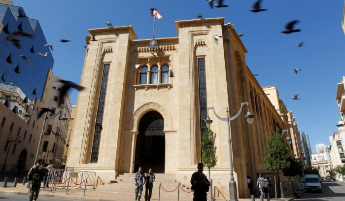 انتهاء الدورة الأولى بلا رئيس للجمهورية