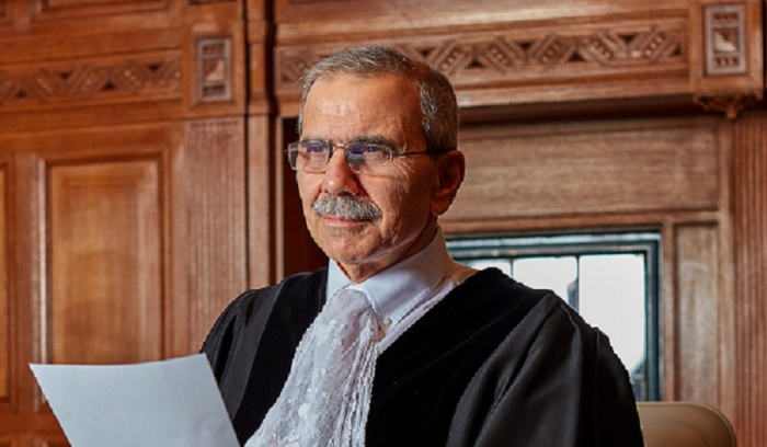 رصاصة “طائشة” تصيب سيارة نواف سلام