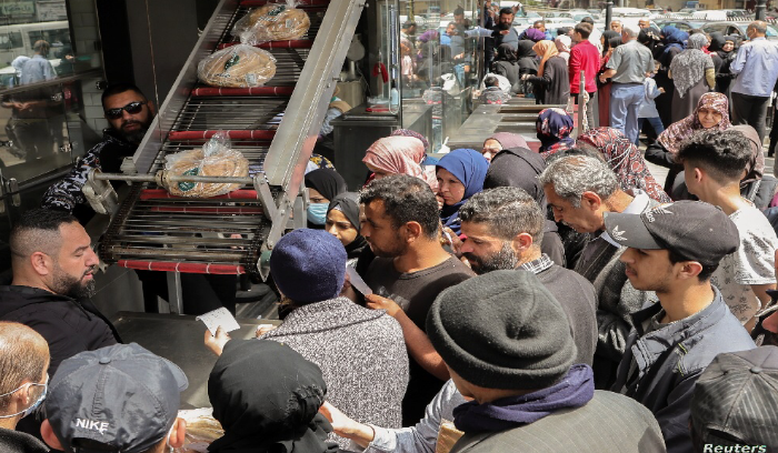 هل تعود أزمة الخبز والطوابير أمام الأفران؟
