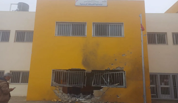 أضرار في مدرسة لبنانية نتيجة قذيفة من الجانب السوري
