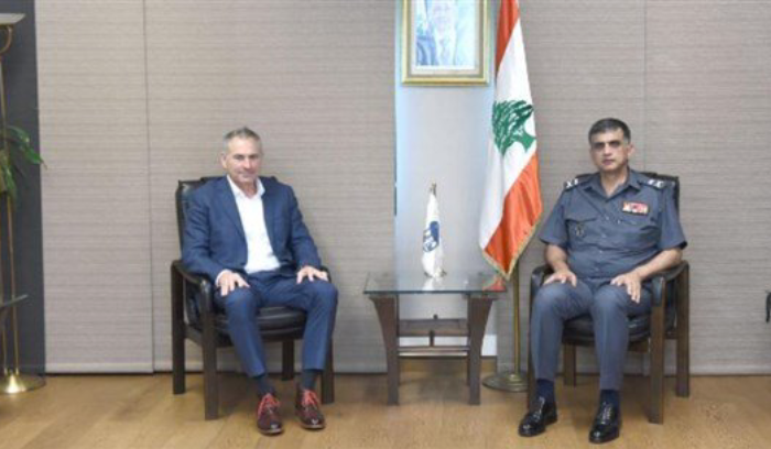 عثمان عرض مع المفوّض المساعد للشرطة الاستراليّة الفدراليّة لتعزيز التعاون