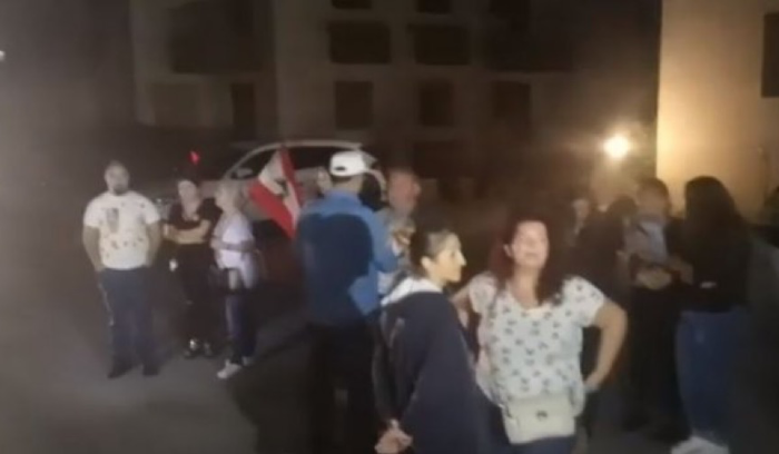 تجمّع لأهالي ضحايا المرفأ أمام منزل القاضي عبود!