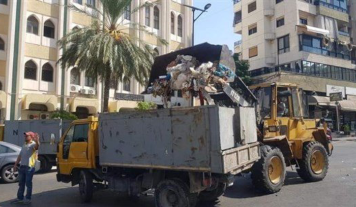 بالصّور: بدء إزالة النفايات من شوارع صيدا