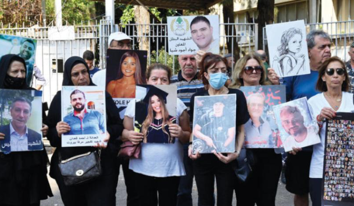 انقسام قضائي حادّ يهدد بإقفال التحقيق في انفجار مرفأ بيروت<br />
اعتصام لأهالي الضحايا أمام «قصر العدل» رفضاً للتدخلات السياسية