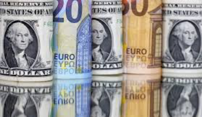 اليورو دون 0,99 دولارا في أدنى مستوياته منذ 20 عاما مقابل الدولار