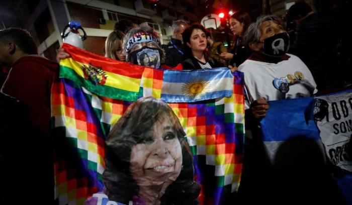 رجل من أصول برازيلية يحاول اغتيال نائبة رئيس الأرجنتين