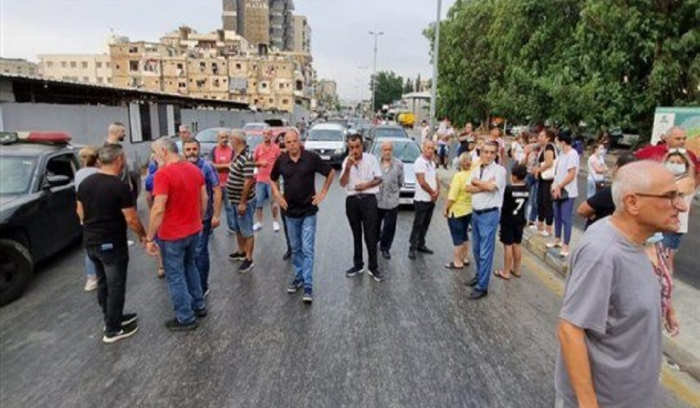 بالصورة: قطع أوتوستراد الدكوانة احتجاجًا على انقطاع المياه