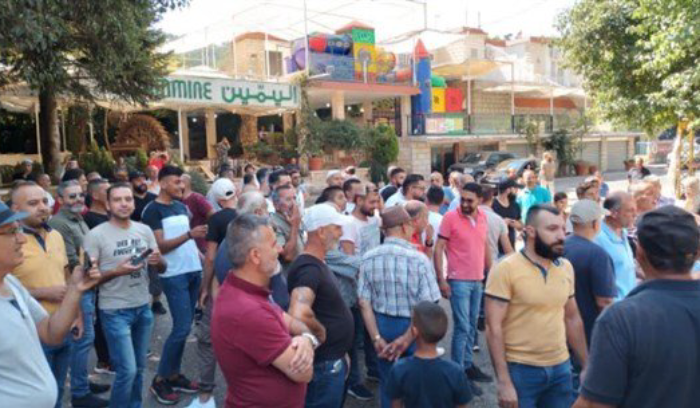 أهالي عين زحلتا ونبع الصفا يعتصمون احتجاجًا على انقطاع المياه