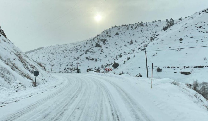 بسبب تراكم الثلوج…إليكم الطرقات الجبلية المقطوعة