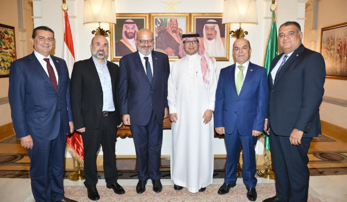 بخاري عرض مع وفد مجلس التنفيذيين اللبنانيين للأوضاع