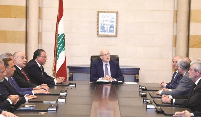 التراشق بين ميقاتي وباسيل يعرقل التلاقي.. والاتفاق حول الترسيم قائم والتهويلات المتبادلة مجرد موسيقى تمهيدية<br />
أسبوع الاستحقاقات الصعبة والأزمات المتشابكة وآخر الطروحات تعويم الحكومة المستقيلة بمرسوم