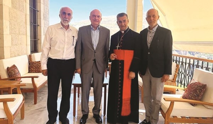 حزب الله يتمسك بمهلة الترسيم ويؤكد المضي في العمل بمعزل عن التوقيت الإسرائيلي.. جعجع: لا نريد رئيساً بلا لون ولا طعم<br />
<br />
مؤشرات الفراغ تتزايد وحديث عن رئيس ماروني لحكومة انتقالية!