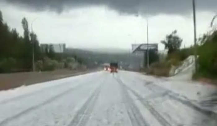 الثلوج تغطي الطريق الساحلية بين صيدا وصور