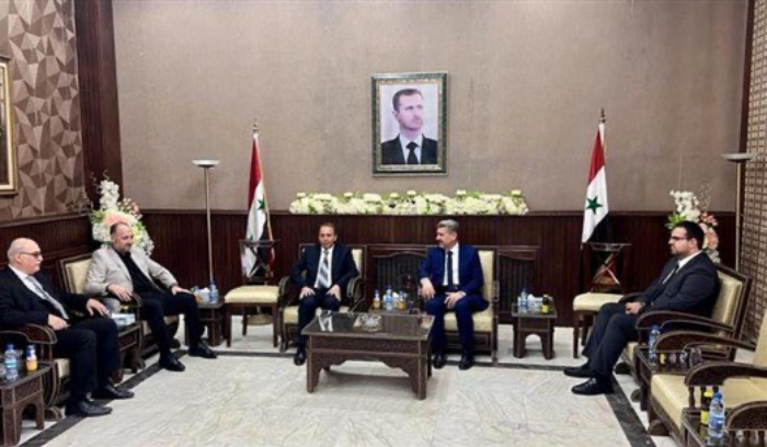 وزير المهجرين يصل إلى دمشق على رأس وفد لبحث ملف النازحين السوريين