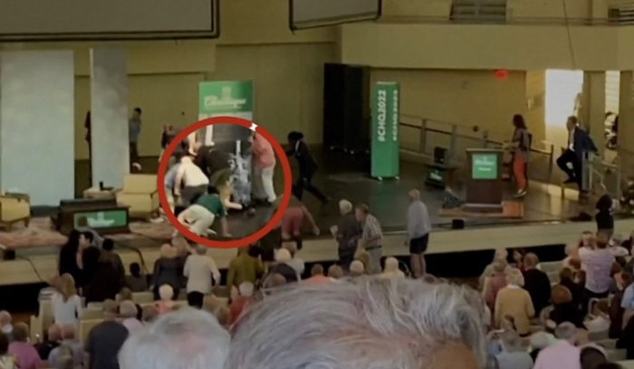 طاعن سلمان رشدي ... لبناني