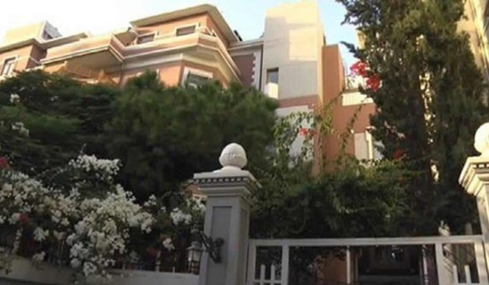 لقاء يجمع وليد جنبلاط بوفيق صفا وحسين الخليل في كليمونصو