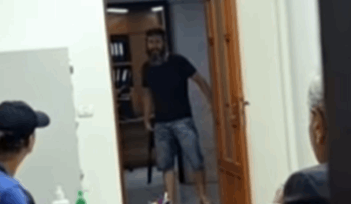 من هو المسلّح الذي يحتجز الموظفين في فيدرال بنك؟