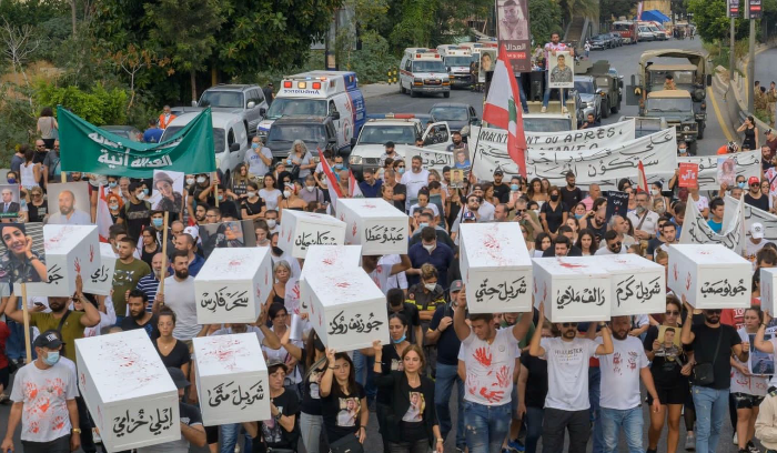 «عنف كلامي» عوني ضد ميقاتي لتبرير البقاء في بعبدا بعد 31 ت<br />
ترقب خطير للرياح الإقليمية بعد جريمة غزة.. والمصارف تتجه لإعادة النظر بالإضراب اليوم