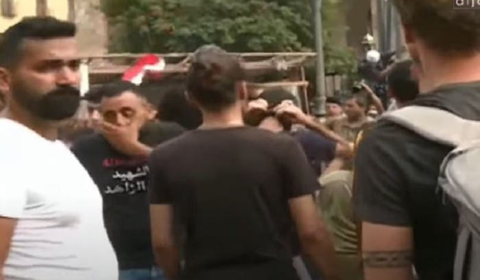 الأمن يطلق قنابل صوتية على أهالي الشهداء!