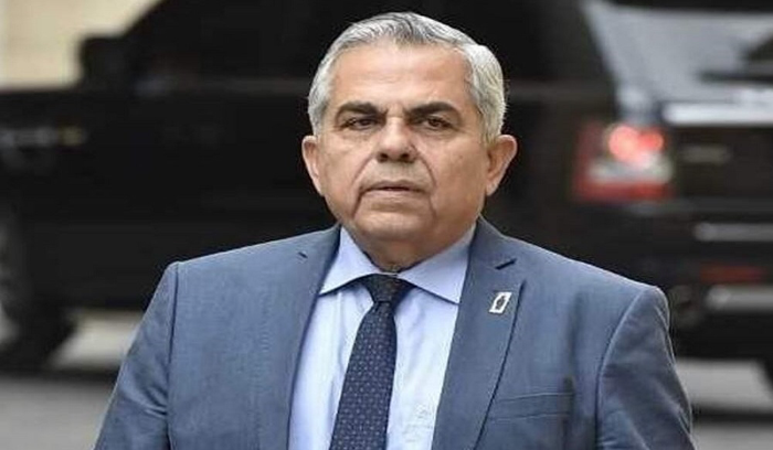 بالفيديو: حكمت ديب يعتدي على موظفة فرن ويشهر سلاحه!