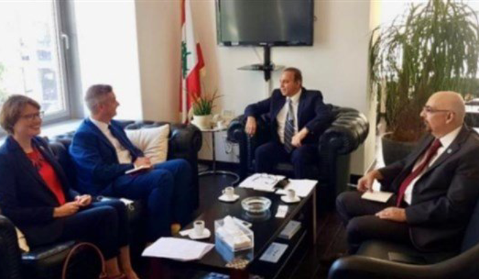 شرف الدين عرض مع المبعوث البريطاني الخاص إلى سوريا لملف عودة النازحين