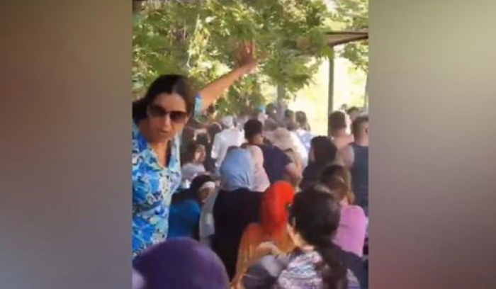 بالفيديو | تضارب بالسكاكين في عيون السمك…