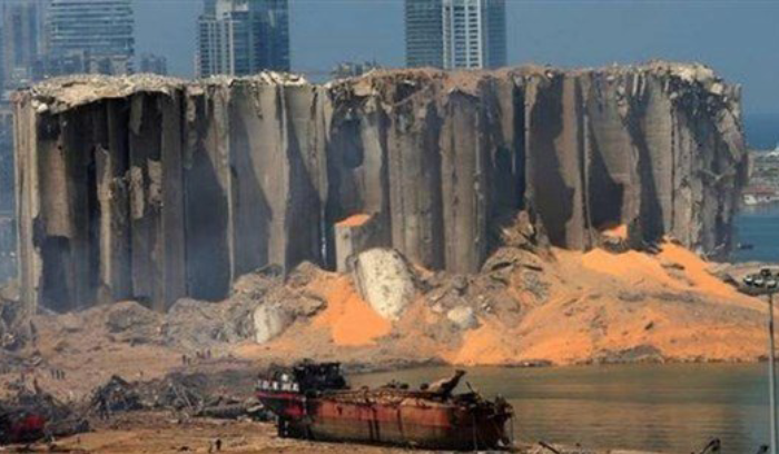 ماذا أعلن الدفاع المدني عن الحريق في محيط الإهراءات؟