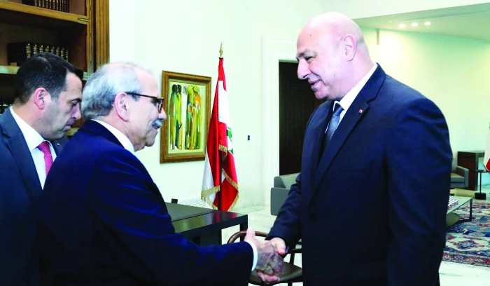 هل اقتربت ولادة الحكومة اللبنانية؟ وماذا عن اعتراض «القوات»؟<br />
الحقائب السيادية: جابر «مالية» ومنسى «دفاع» والحجار «داخلية» وأبو عاصي «خارجية»