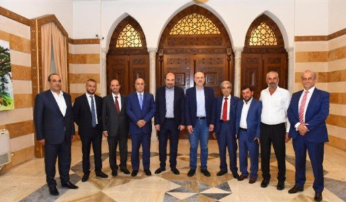 مولوي تابع قضية وقف تصدير المنتجات إلى الدول العربية