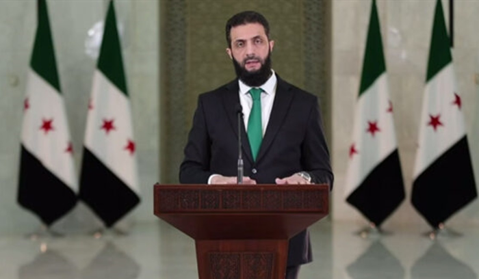 الشرع يُلقي خطابه الأول بصفته رئيساً لسوريا... إليكم أبرز قراراته وتعهداته