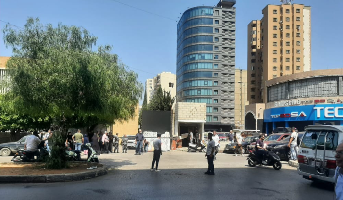 محتجون قطعوا  طريق ساحة النور