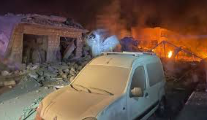 الحكومة العتيدة تتجاوز الألغام الخطيرة... وجنبلاط يدعو حزب الله للخروج من العمل العسكري<br />
«صدمة الحبتور» تضرب موجة التفاؤل.. و24 جريحاً بغارتين إسرائيليتين على النبطية