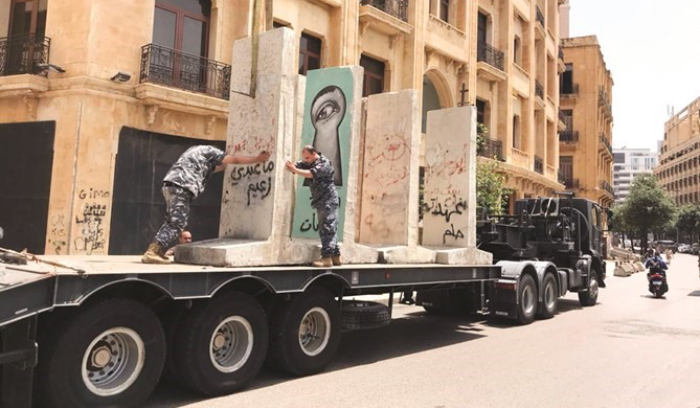 ربح الجولة على باسيل من دون مقايضة.. و«القوات» تطالب بتشكيل حكومة بمواصفات مختلفة وإسقاط اتفاق الدوحة وبدعة الثلث المعطل<br />
هبط الدولار فارتفعت أسهم بري.. وخبراء: مبادرة «المركزي» لعبة سياسية