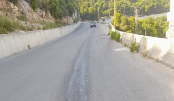 تسرب مادة المازوت على طريق البترون - إده