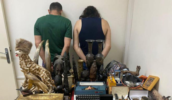 تحف وأثاث مسروقة... هل من يعرف لمن تعود؟