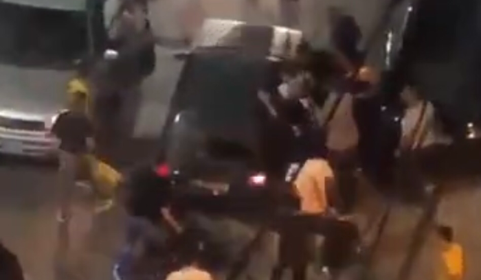 تحطيم سيارة تابعة لاحد انصار 