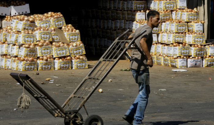 وزير المال يماطل في توقيع مرسوم غلاء المعيشة